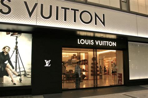 negozi louis vuitton lazio|louis vuitton roma.